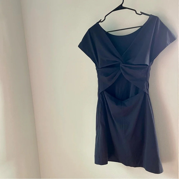 Theory Andrizza Twisted Back Stretch Seersucker Dress - Size 6 - Picture 8 of 13